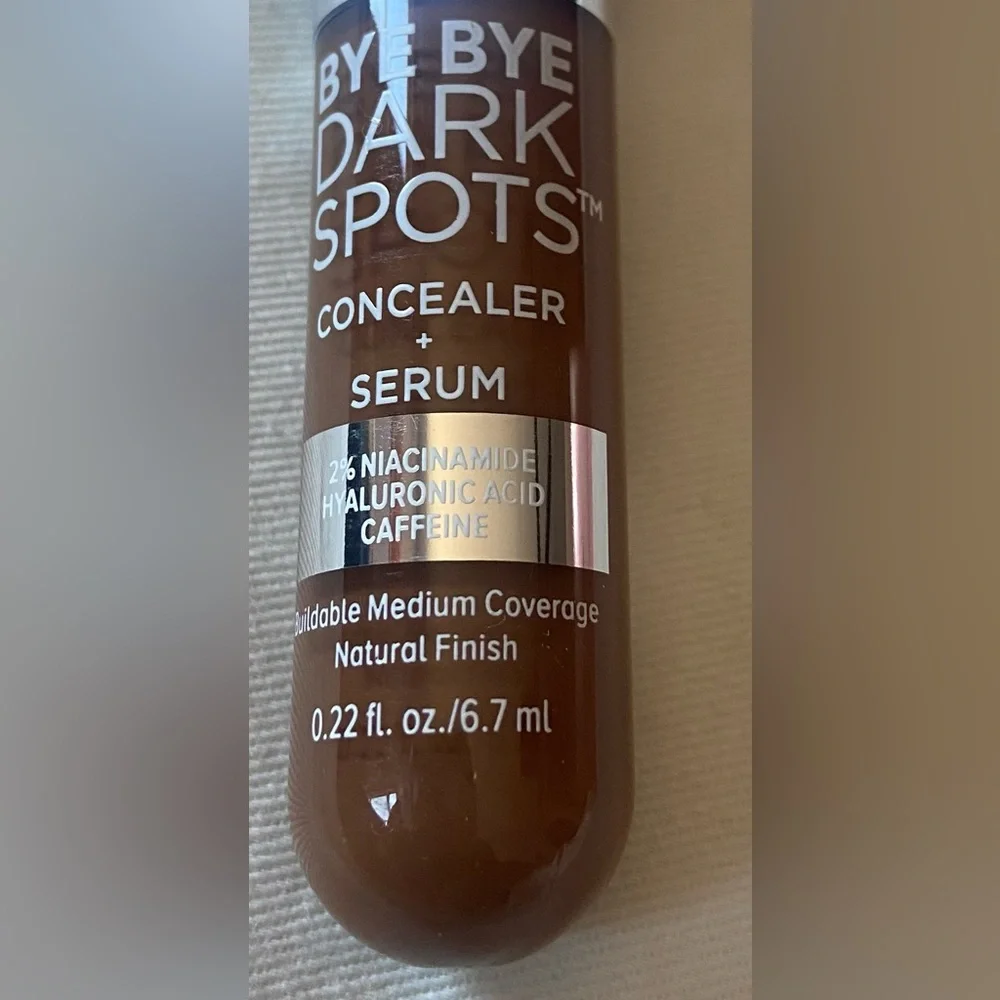 It Bye Bye dark spots concealed Smooths out beautifully for flawless skin
